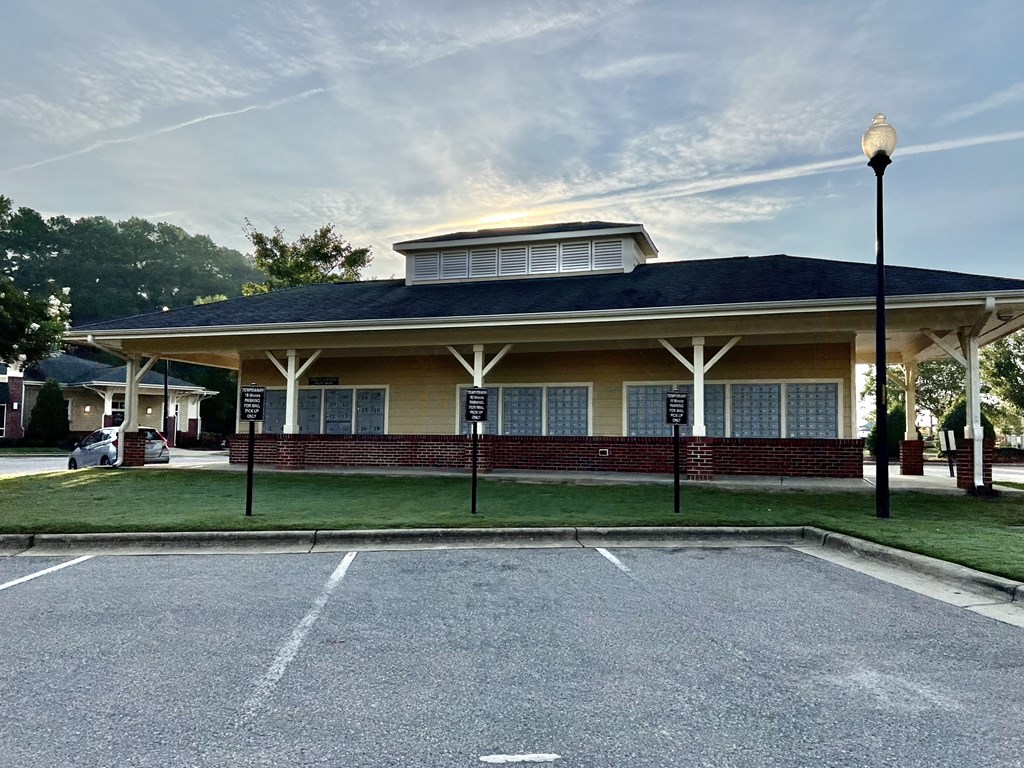 LionsGate Mail Center