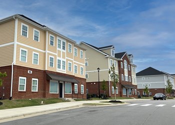 284 Gretzky Parkway 1-4 Beds Home, Townhouse for Rent - Photo Gallery 5