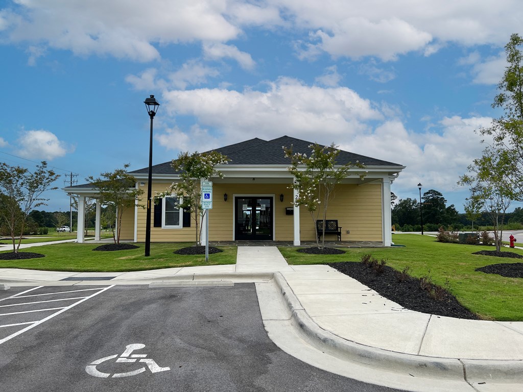 Walton Farm Leasing Center