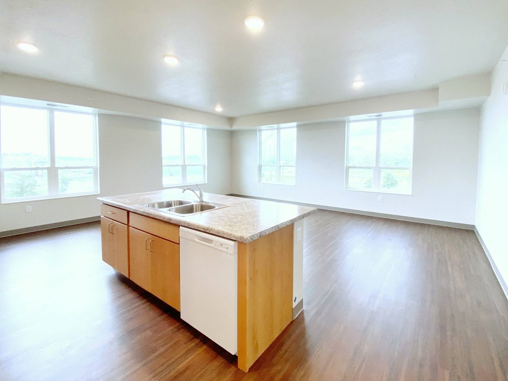 Kitchen w/island