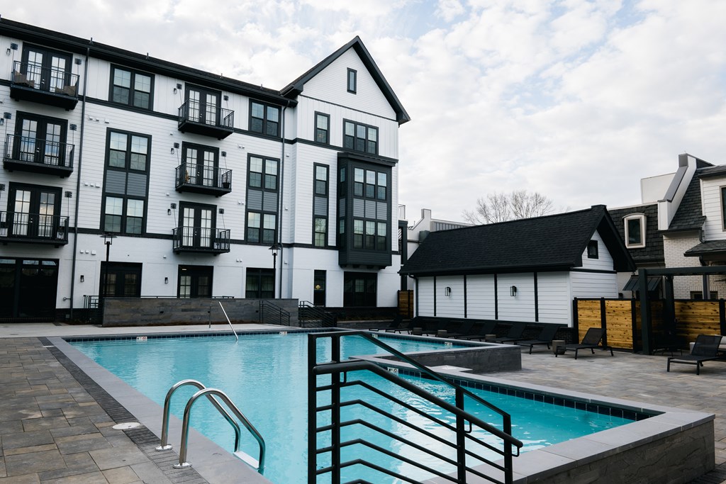 Pool With Sunning Deck at The Quarter House, Mississippi