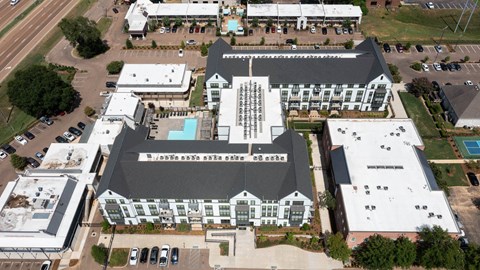 An aerial view of a large building with a pool in the middle. at The Quarter Lofts Apartments, Jackson, Mississippi