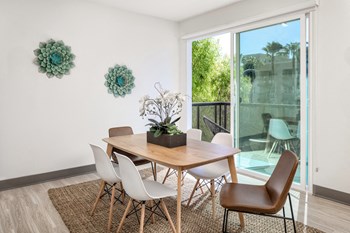 06 Dining Room 02 - Photo Gallery 6