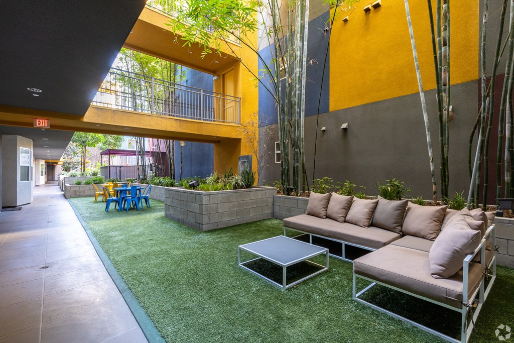 Courtyard Seating at Legacy Apartments, Northridge, 91325
