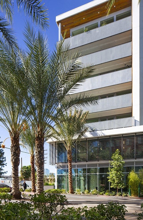 Luxury Apartments in Woodland Hills at The Q Variel, California