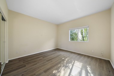 17442 Sherman Way 1-2 Beds Apartment for Rent - Photo Gallery 2