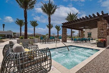 Relaxing Hot Tub Community Pool and Spa - Photo Gallery 3