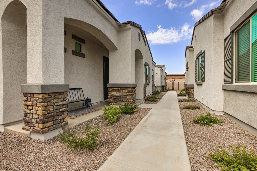 Outdoor Walking Paths at Pillar Lago