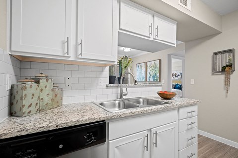 Kitchen, Stove, Refrigerator, Granite Countertops, Microwave, Pantry, Laundry