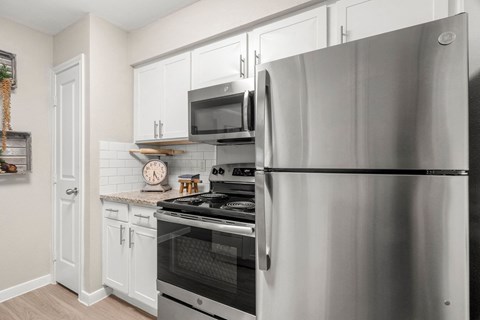 Kitchen, Stove, Refrigerator, Granite Countertops, Microwave, Pantry, Laundry