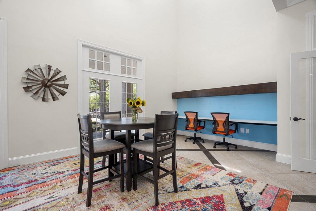 Interior Clubhouse, Office