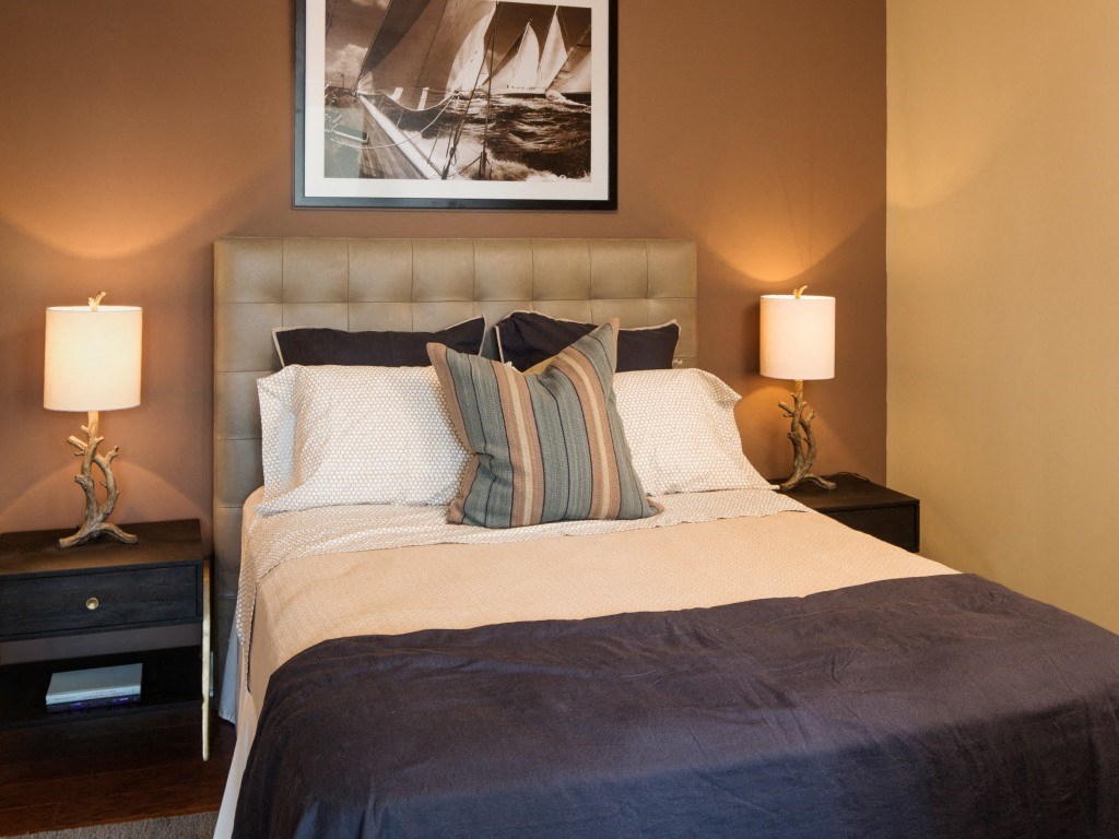 A fully furnished sample bedroom at 1900 Arch
