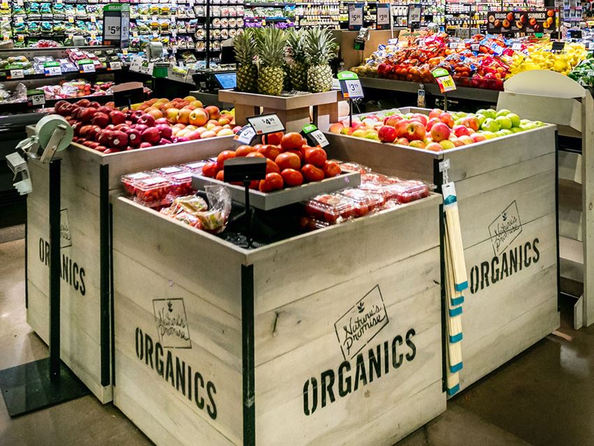 a nice display of organic fruits in a big grocery store - Photo Gallery
