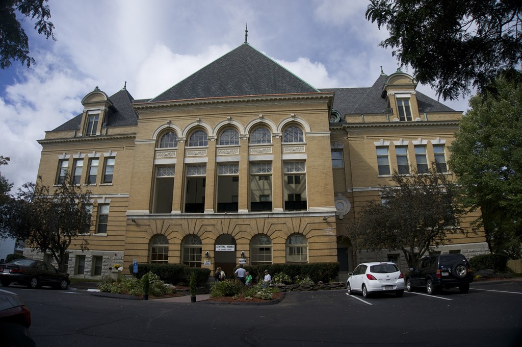 a large building with cars parked in front of it