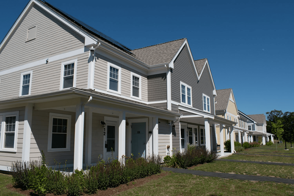 a row of houses in a row