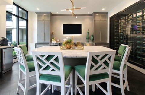 Luxury clubhouse, luxury resident lounge, luxury meeting area at Le Palais Apartments in Houston.