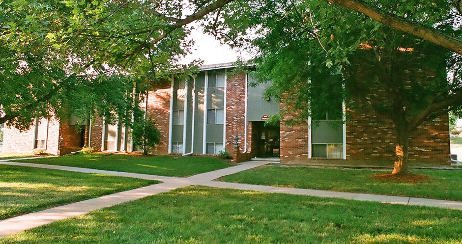 Apartments in La Vista in a park-like setting, scenic views, and lots of trees at The Inverness Apartments