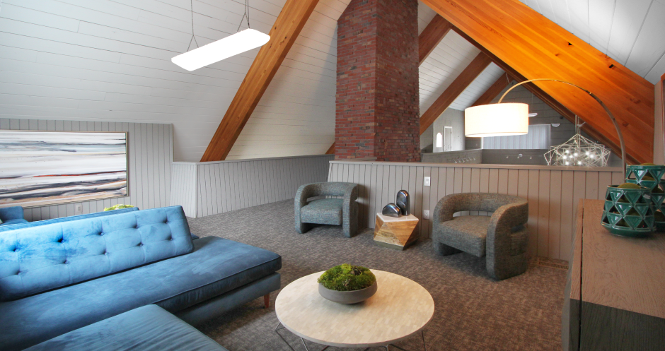 Luxury resident clubhouse with free wi-fi, resident kitchen, resident lounge, and meeting room at Alpine Village Apartments in La Vista, Nebraska