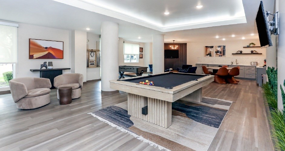 Modern resident lounge with pool table, wi-fi, and sitting areas, luxury resident lounge at Delante Apartments in Irving, Texas