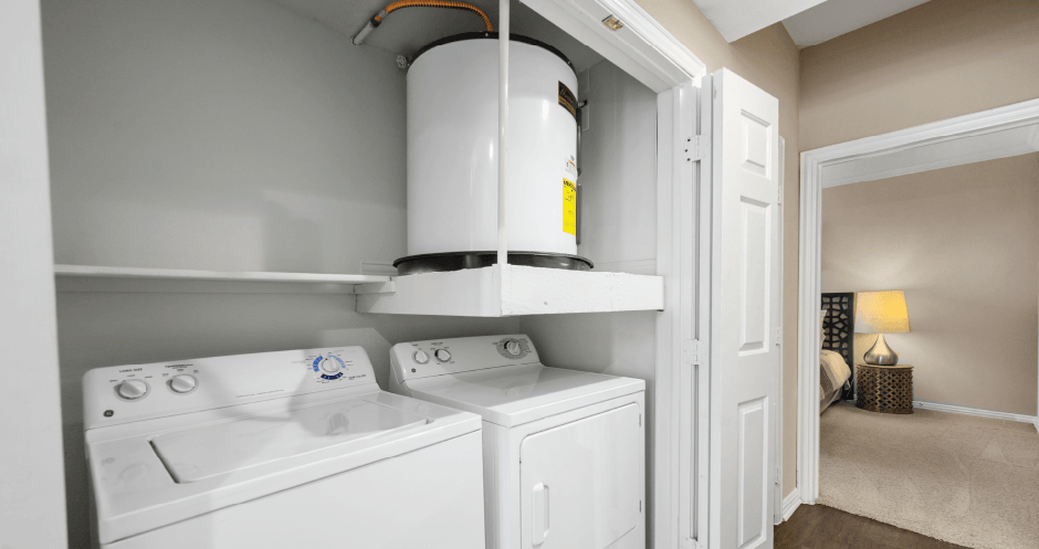 Luxury apartments with full size washer and dryer at Tuscany Park Apartments in Houston.