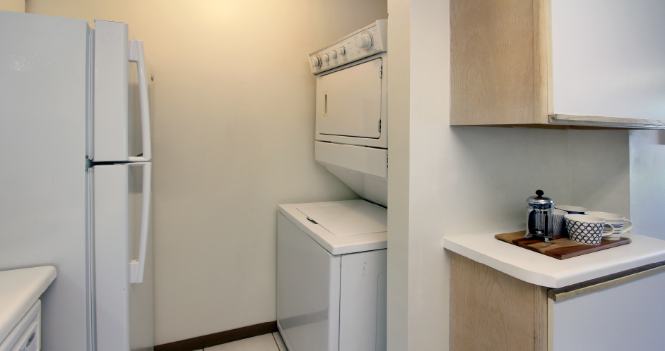 Apartments near the University of Nebraska Lincoln with washer and dryer in unit at Tanglewood Apartments in Lincoln, Nebraska