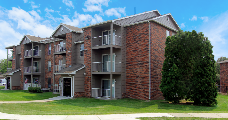 Apartments near the University of Nebraska East Campus with beautiful landscaping, lush landscaping, scenic views, large balconies, spacious balconies, at Tanglewood Apartments