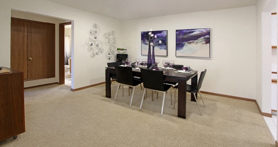 Apartments on Vine Street in Lincoln, Nebraska with spacious dining room, huge dining room at LionsGate Apartments