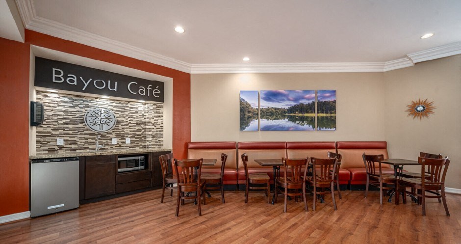 Huge clubhouse with coffee bar, spacious resident lounge, free wi-fi, and fitness center at Woodlake on the Bayou Apartments in Houston.