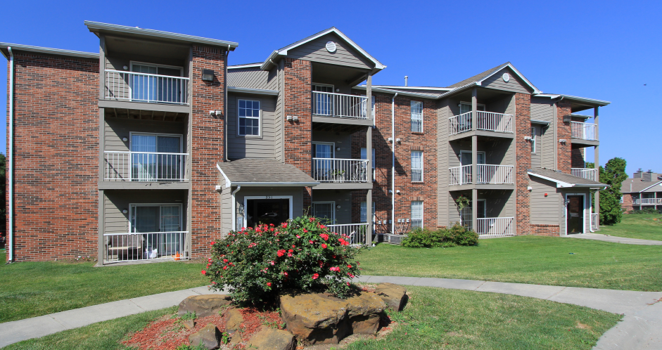 Apartments in central Lincoln Nebraska with beautiful landscaping, scenic views, large balconies, spacious balconies, huge swimming pool, and pool-side lounge chairs at Tanglewood Apartments