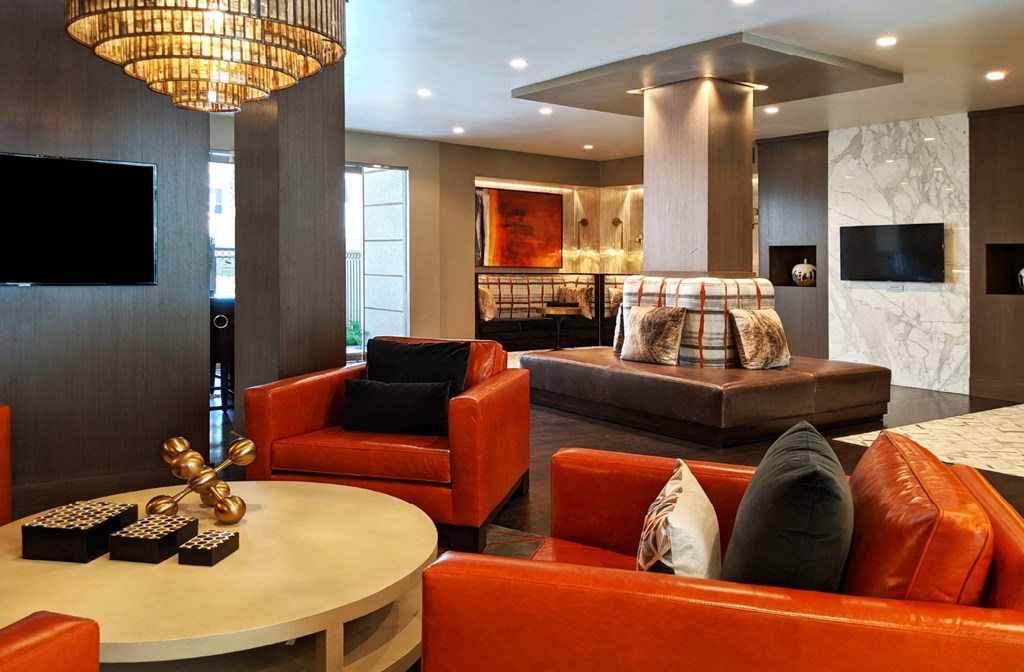Luxury apartments with wi-fi enabled cyber café and clubhouse at Tuscany Walk Apartments in Houston.