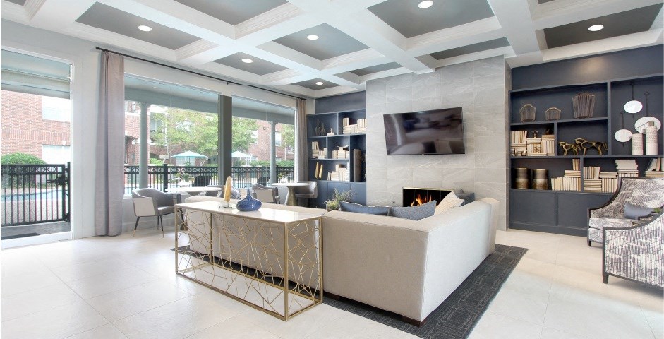 Luxury resident lounge space with free wi-fi at Tuscany Apartments in Houston.