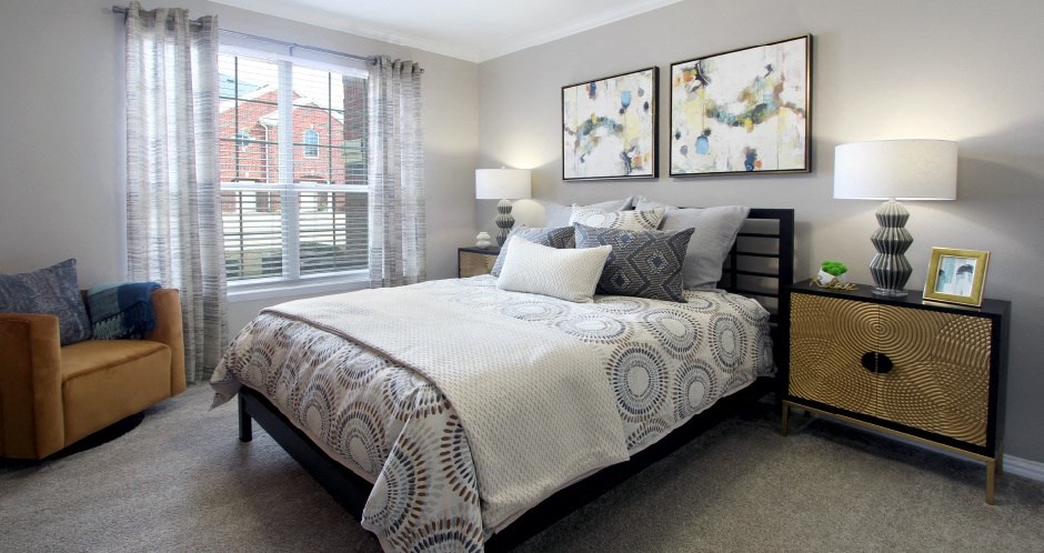 Luxury apartments with spacious bedrooms with attached bathrooms and walk-in closets at Rockledge Oaks Apartments in Lincoln, Nebraska