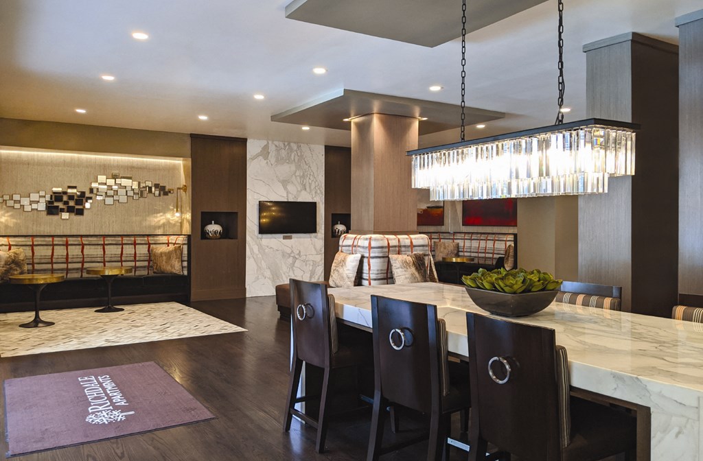 Luxury apartments with wi-fi enabled cyber café and clubhouse at Tuscany Walk Apartments in Houston Texas.