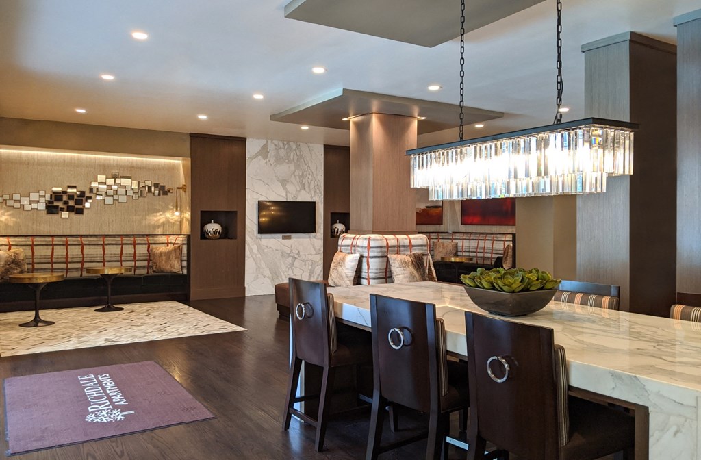 Luxury apartments with wi-fi enabled cyber café and clubhouse at Tuscany Walk Apartments in Houston Texas.