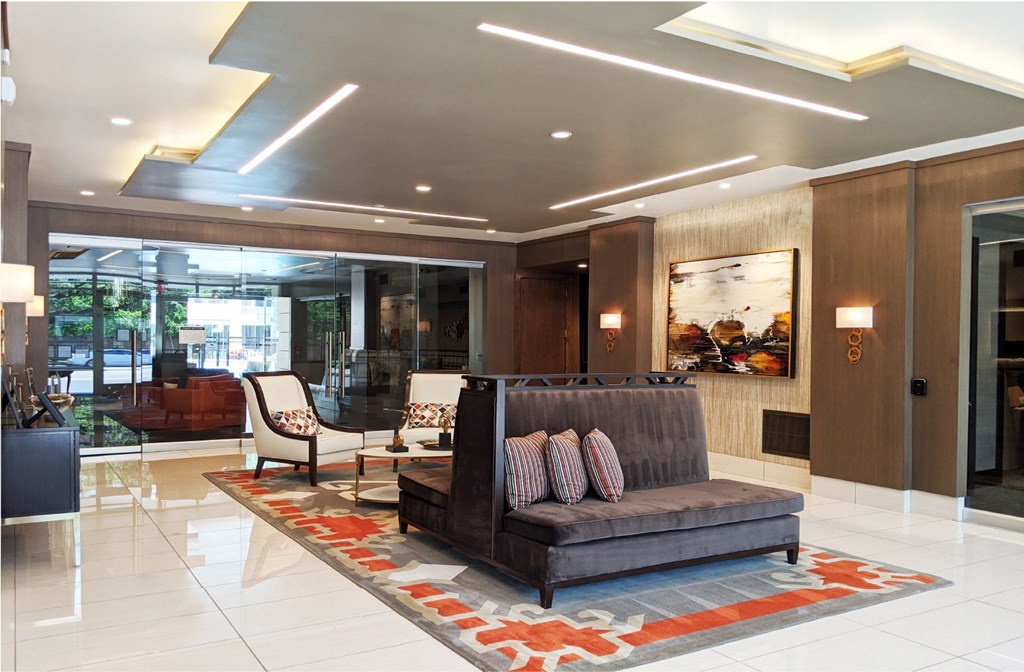 Luxury apartments with wi-fi enabled cyber café and clubhouse at Tuscany Walk Apartments in Houston Texas.