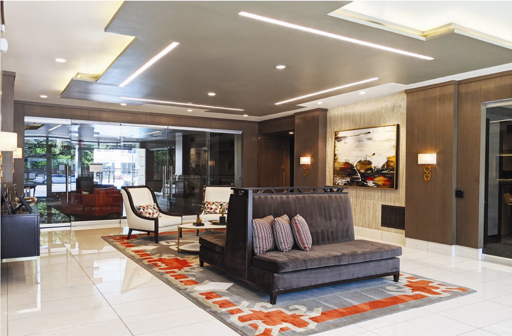 Luxury apartments with wi-fi enabled cyber café and clubhouse at Tuscany Walk Apartments in Houston Texas.