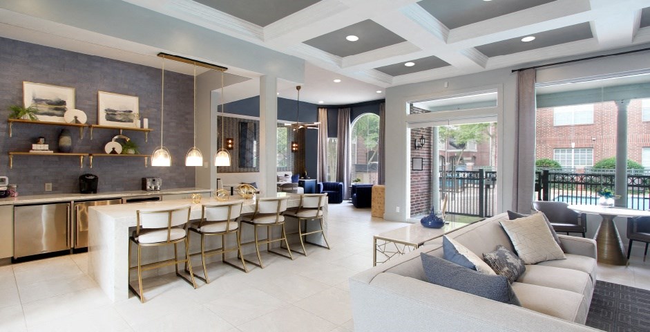 Luxury resident lounge space with free wi-fi at Tuscany Apartments in Houston.