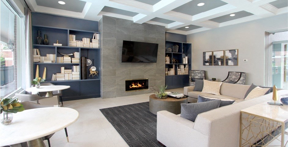 Luxury clubhouse with free wi-fi at Tuscany Apartments in Houston.