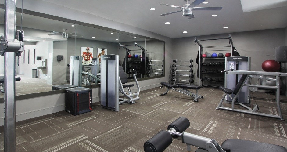 Apartments on Vine Street in Lincoln, Nebraska with huge 24-hour fitness center at LionsGate Apartments