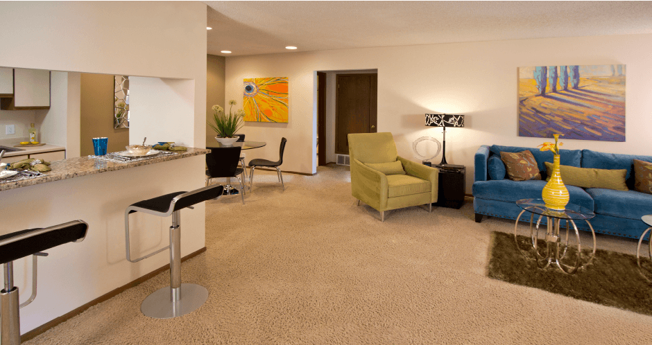 Spacious apartments with colored feature wall, granite breakfast bar, spacious dining room, and spacious living room at LionsHead Apartments in Omaha, Nebraska