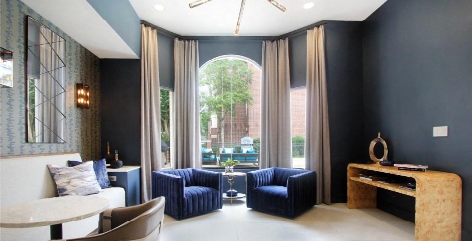 Luxury resident lounge space with free wi-fi at Tuscany Apartments in Houston.