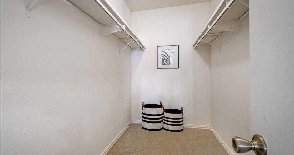 a hallway with two vases in the corner of a room
