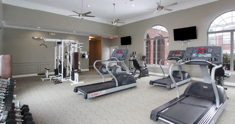 Luxury apartments with fitness center at Rockledge Oaks Apartments in Lincoln, Nebraska
