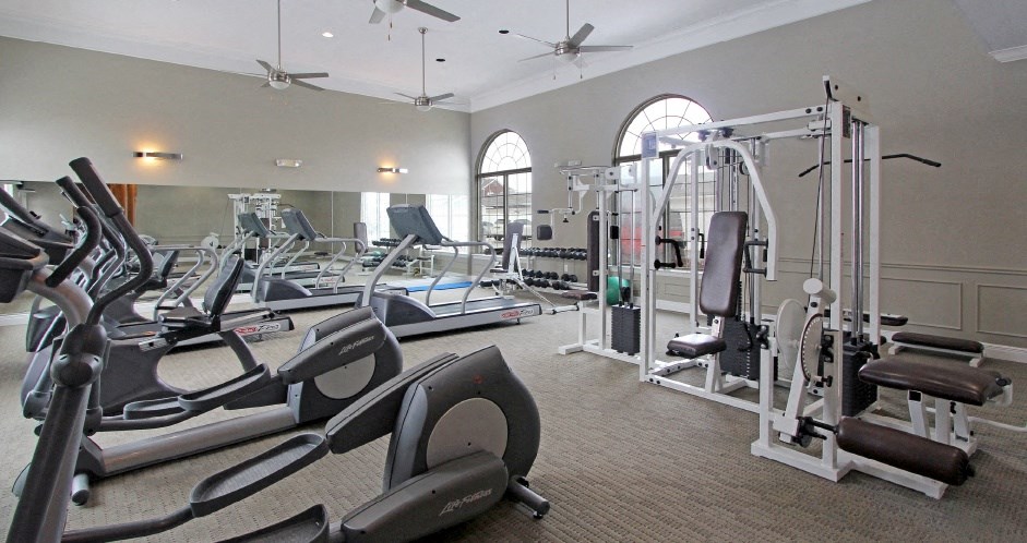 Luxury apartments with fitness center at Rockledge Oaks Apartments in Lincoln, Nebraska