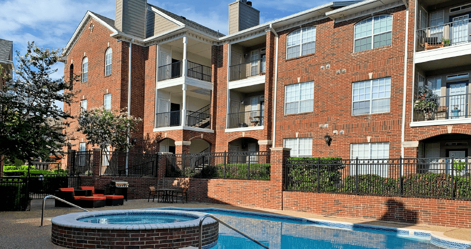 Swimming pool with spa at PrestonBridge Apartments in North Dallas