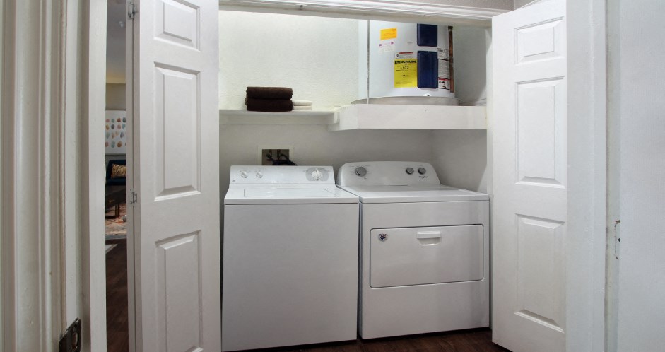Luxury apartments with full-size washer and dryer at Lenox Village Apartments in Lincoln, Nebraska