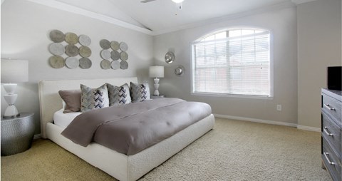 Huge master bedroom, spacious master bedroom with ceiling fan, high vaulted ceiling, over-sized windows, walk-in closet and attached luxury bath suite at Tuscany Villas in Houston.