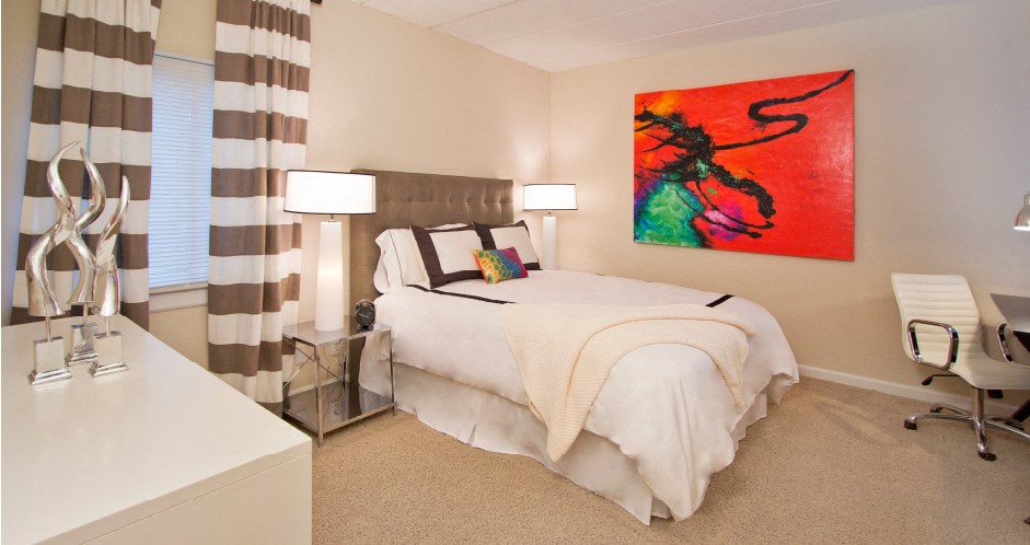 Apartments near Westroads Mall with spacious bedroom with walk-in closet at Embassy Park Apartments in Omaha, Nebraska