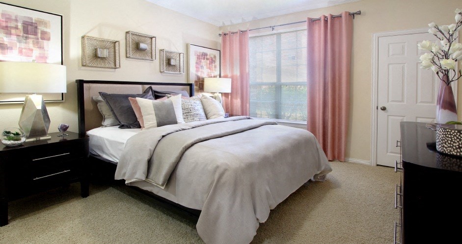 Luxury apartments with spacious bedroom with walk-in closet at Saddlebrook apartments in Urbandale Iowa