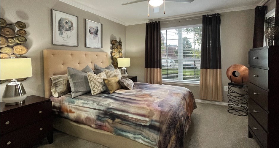Luxury apartments with spacious bedrooms with walk-in closets at Lenox Village Apartments in Lincoln, Nebraska